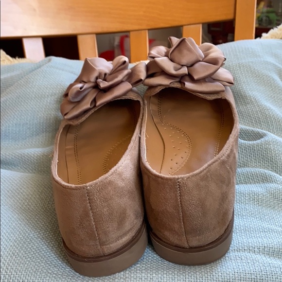 😍 Pazzle Bow Embellished Tan Flats 😍 - Picture 6 of 11